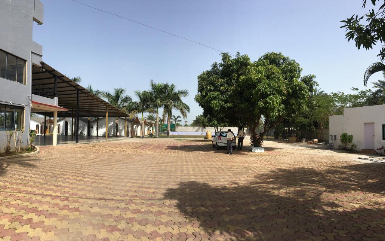 Vits Daman Devka Beach エクステリア 写真